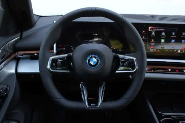 BMW i5 (2026) thumbnail 3