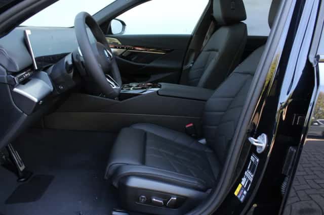 BMW i5 (2026) thumbnail 6