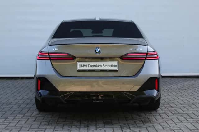 BMW i5 (2026) thumbnail 5
