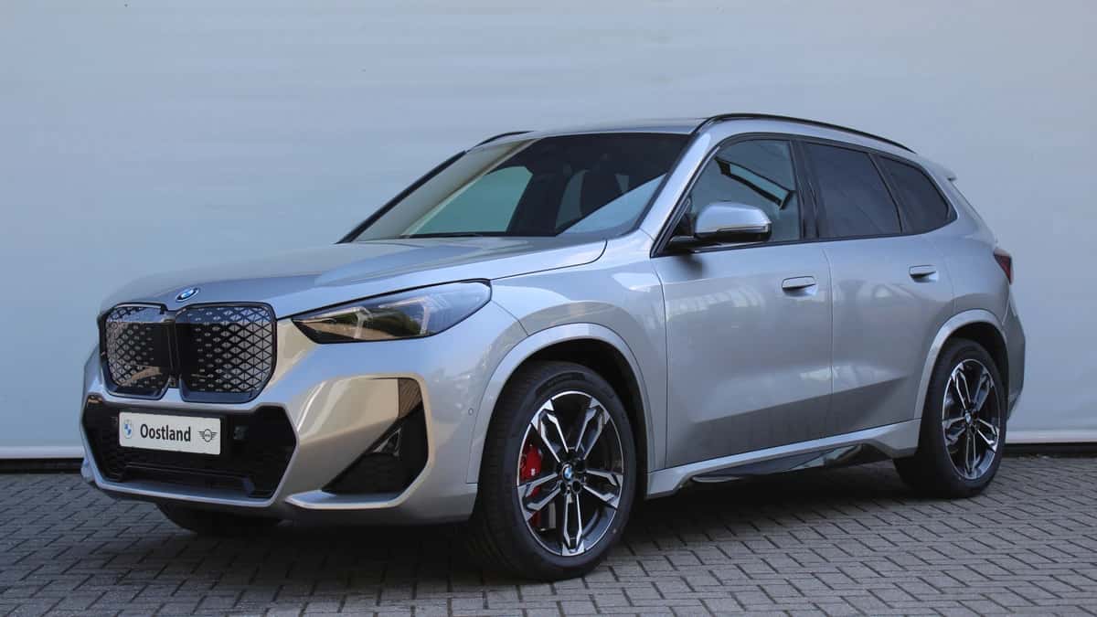 BMW iX1 (2026) — foto 1