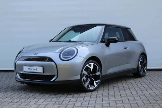 MINI Hatchback (2026) thumbnail 1