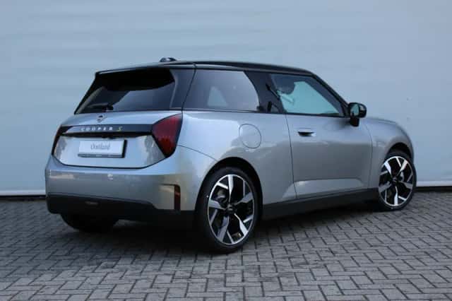 MINI Hatchback (2026) thumbnail 2