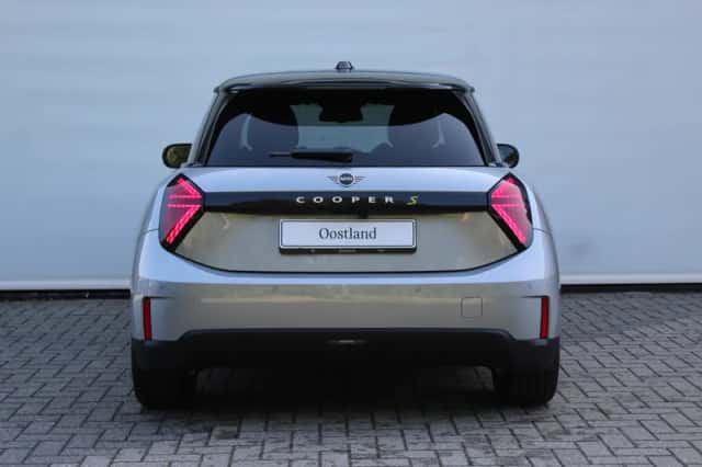 MINI Hatchback (2026) thumbnail 5