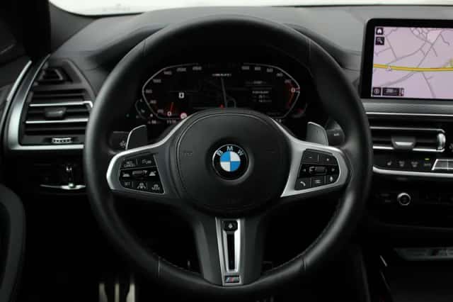 BMW X4 (2023) thumbnail 3