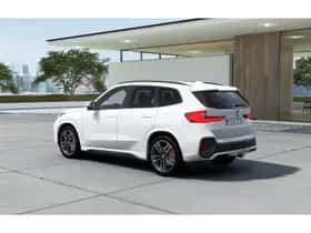 BMW iX1 (2026) thumbnail 2