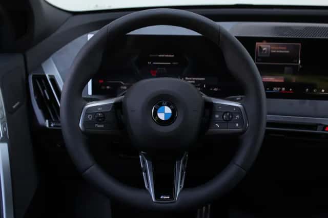 BMW iX (2026) thumbnail 3
