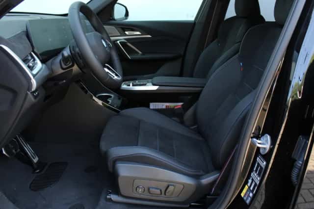 BMW iX1 (2026) thumbnail 6