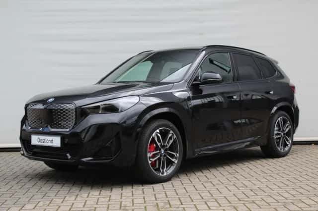 BMW iX1 (2026) thumbnail 1