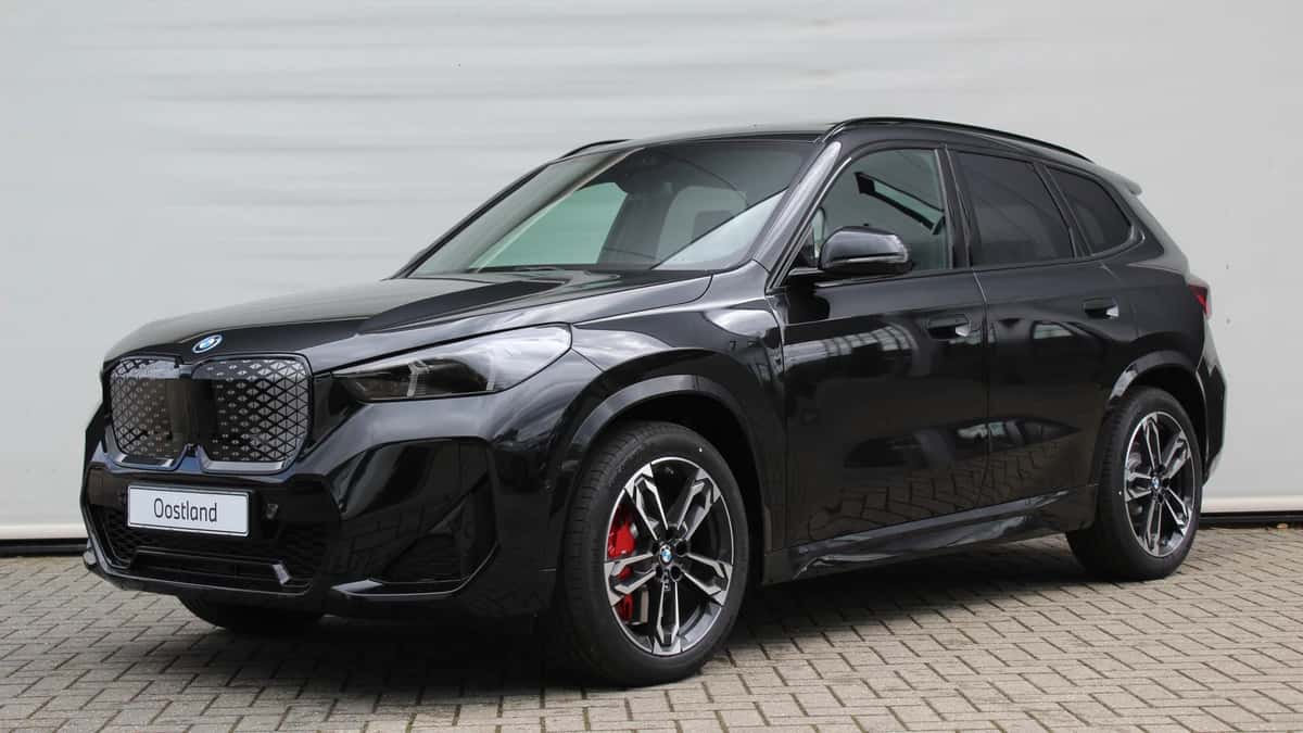BMW iX1 (2026) — foto 1