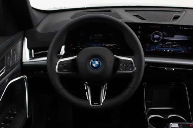 BMW iX1 (2026) thumbnail 3