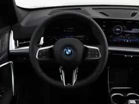 BMW iX1 (2026) thumbnail 3
