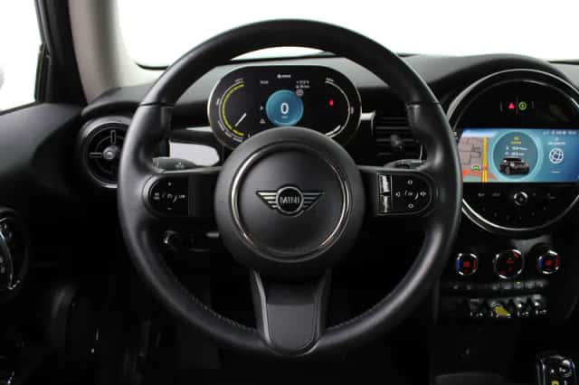 MINI Electric (2022) thumbnail 4