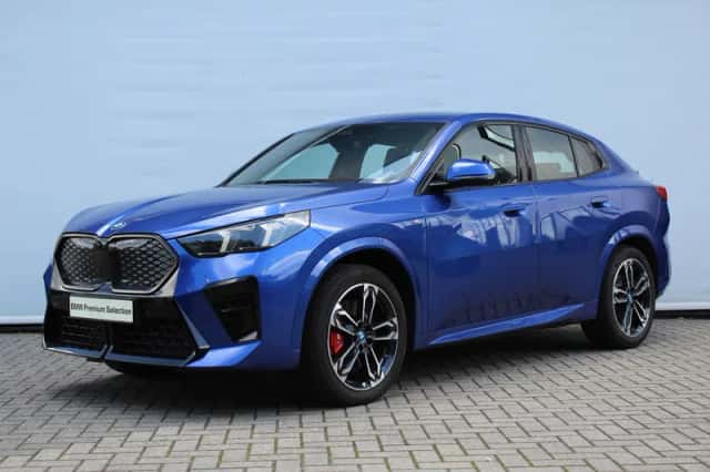 BMW iX2 (2025) thumbnail 1