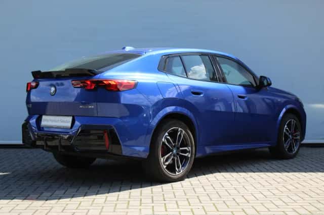 BMW iX2 (2025) thumbnail 2