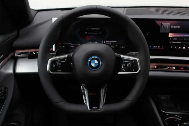 BMW i5 (2026) thumbnail 3
