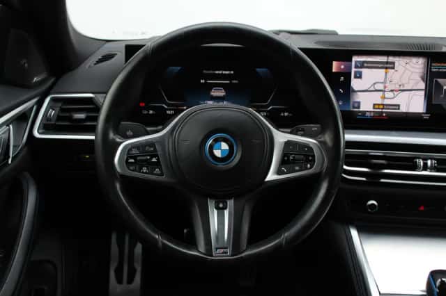 BMW i4 (2022) thumbnail 4