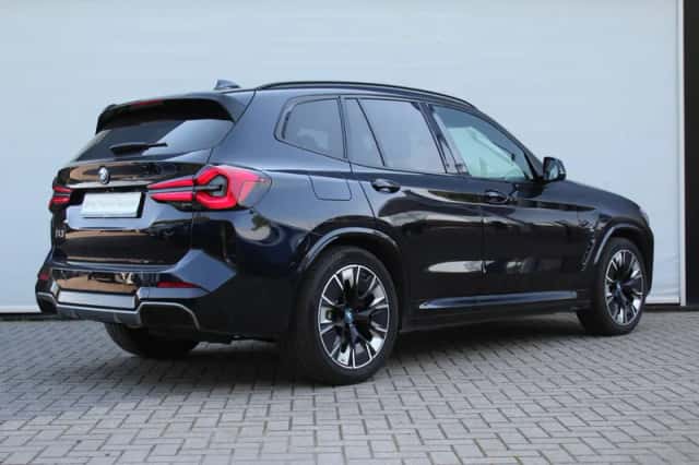 BMW iX3 (2022) thumbnail 2