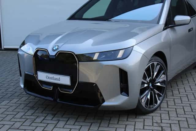 BMW iX (2026) thumbnail 2