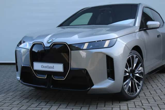 BMW iX (2026) thumbnail 3