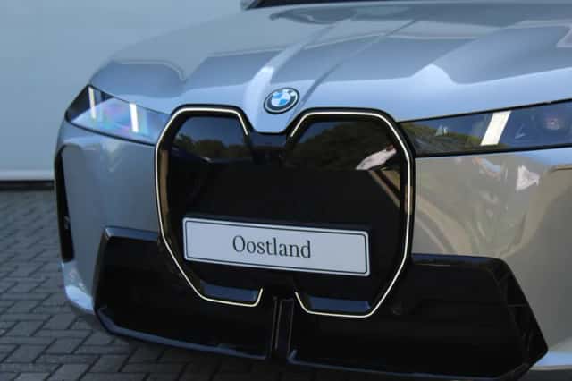 BMW iX (2026) thumbnail 4