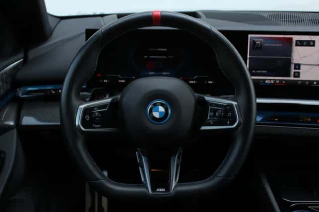 BMW i5 (2025) thumbnail 3