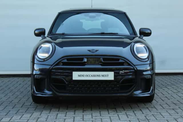 MINI Hatchback (2024) thumbnail 5