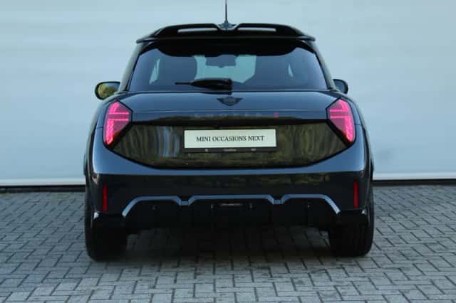 MINI Hatchback (2024) thumbnail 6