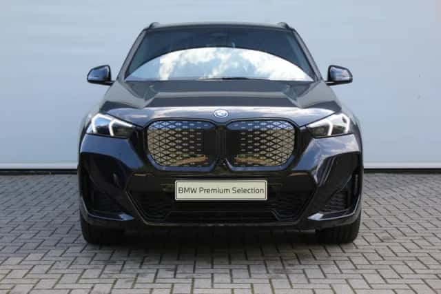 BMW iX1 (2026) thumbnail 2