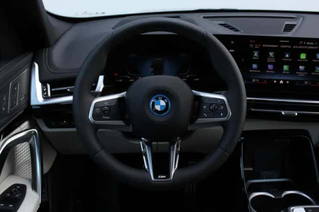 BMW iX1 (2026) thumbnail 3