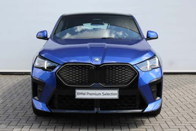 BMW iX2 (2025) thumbnail 2