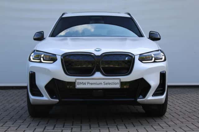 BMW iX3 (2024) thumbnail 2