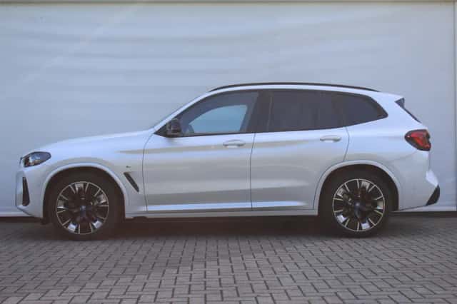 BMW iX3 (2024) thumbnail 5