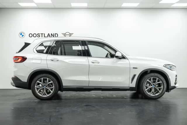 BMW X5 (2023) thumbnail 2