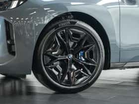 BMW iX (2025) thumbnail 24