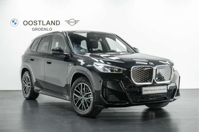 BMW iX1 (2025) thumbnail 2