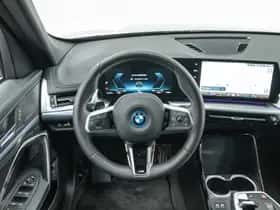 BMW iX1 (2025) thumbnail 3
