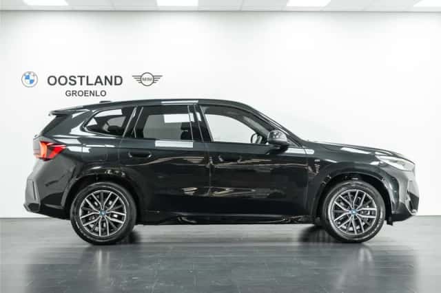 BMW iX1 (2025) thumbnail 4