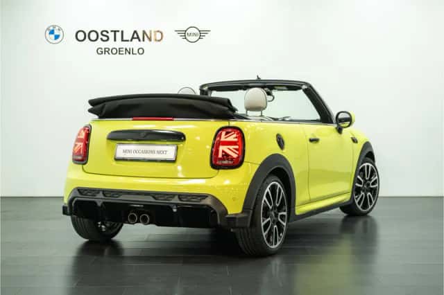 MINI Cabrio (2023) thumbnail 2