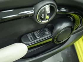 MINI Cabrio (2023) thumbnail 15