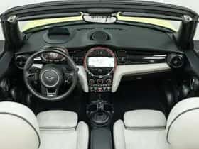 MINI Cabrio (2023) thumbnail 3