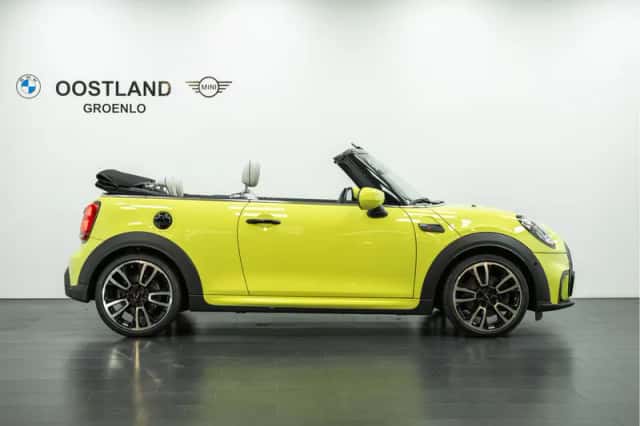 MINI Cabrio (2023) thumbnail 4