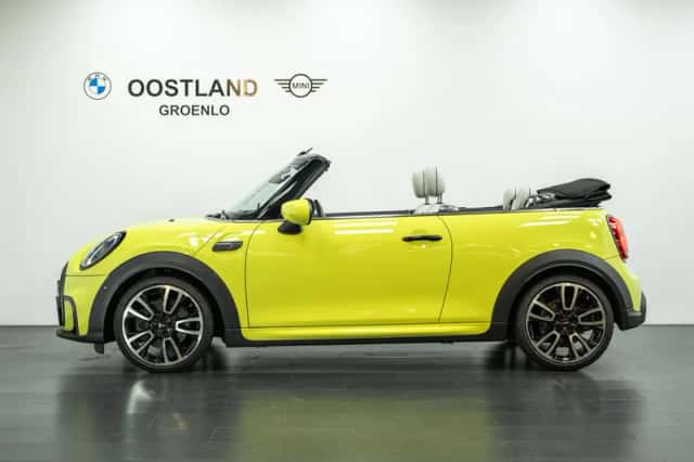 MINI Cabrio (2023) thumbnail 5