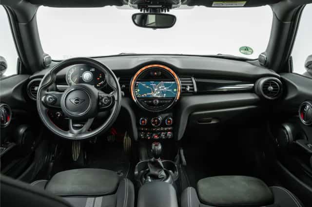 MINI Hatchback (2021) thumbnail 3