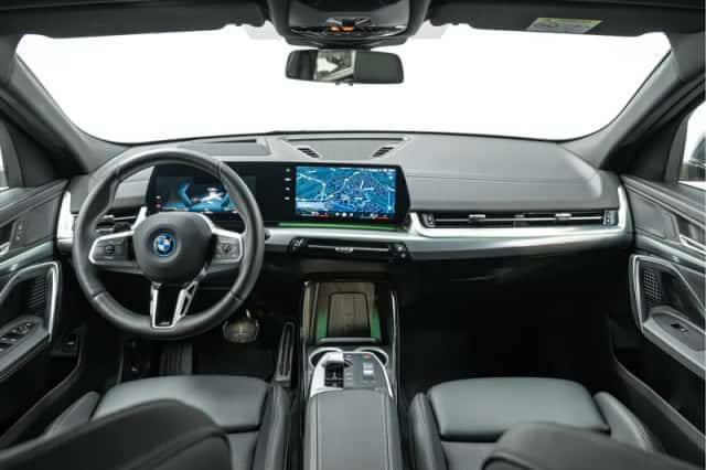 BMW iX2 (2025) thumbnail 3