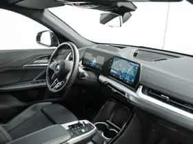 BMW iX2 (2025) thumbnail 9