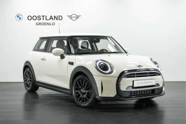 MINI Hatchback (2021) thumbnail 2