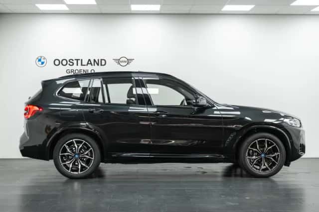 BMW X3 (2022) thumbnail 2