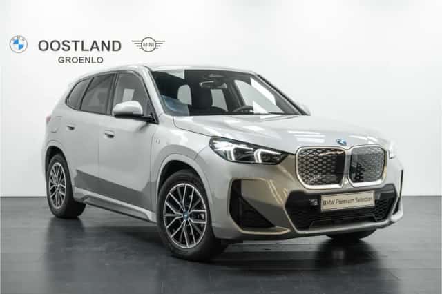BMW iX1 (2024) thumbnail 2