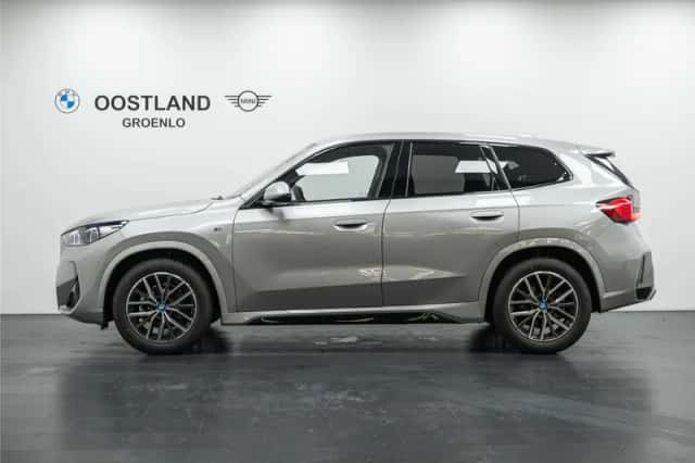 BMW iX1 (2024) thumbnail 3