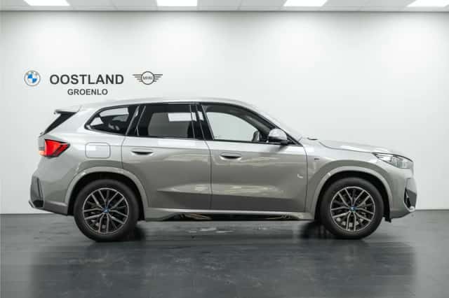 BMW iX1 (2024) thumbnail 4